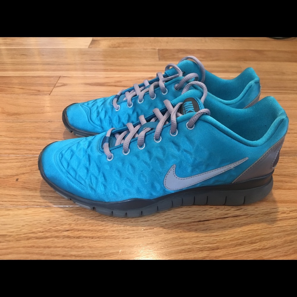 Women’s Nike free training fit shoe Sz 8.5 US E 40
